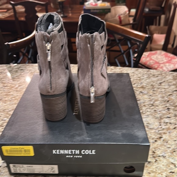 Gray suede booties size 10 New - Picture 4 of 6